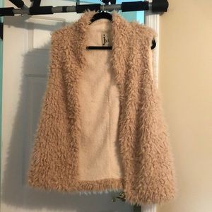 JKT vegan faux fur vest